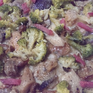 Pizza cu broccoli, ciuperci și pros...